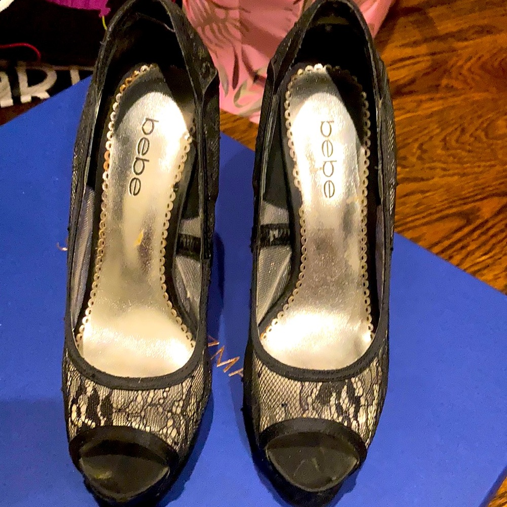 Black laces with 4.5 inches heels